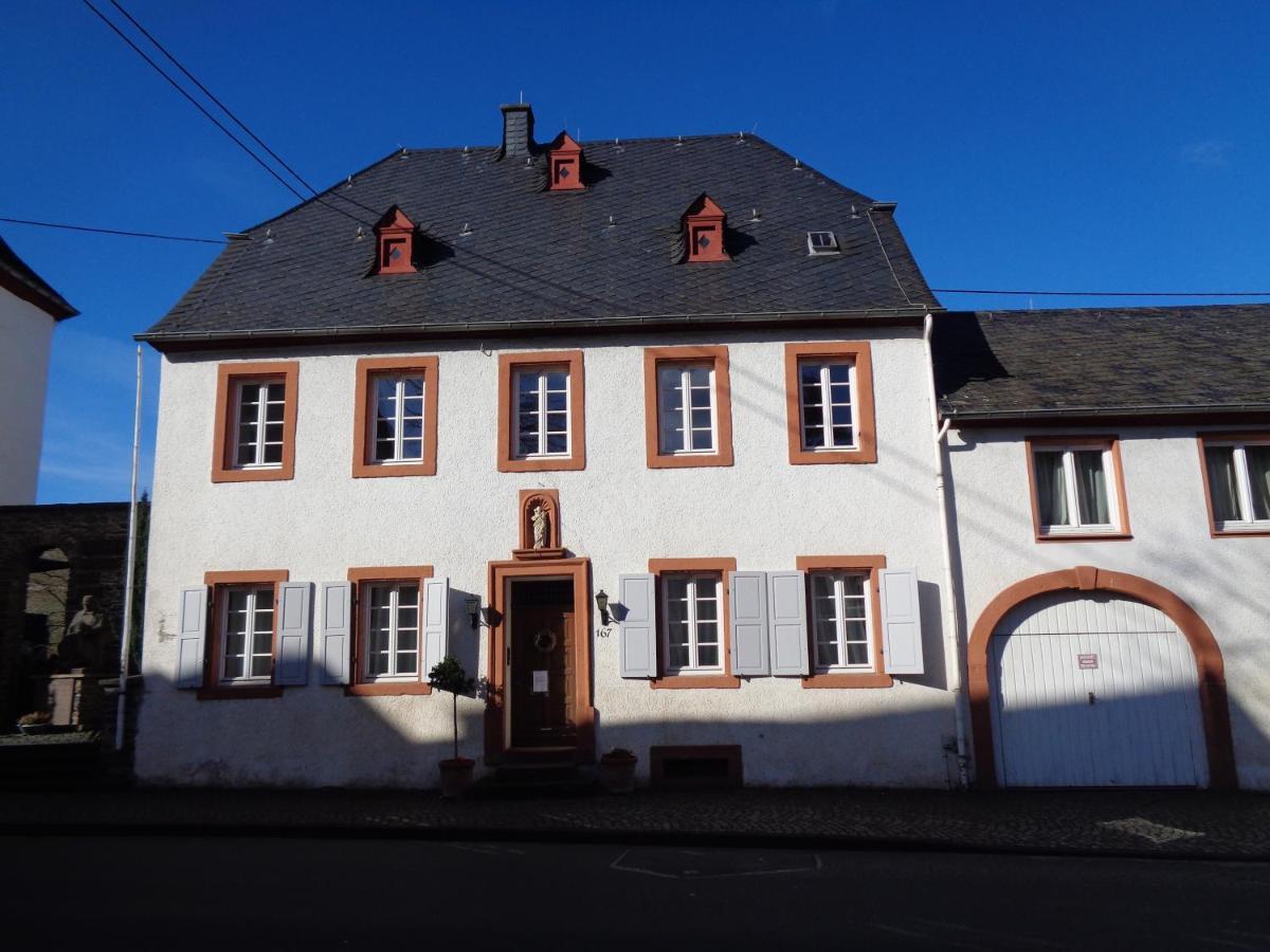 Ferienwohnung Altes Pfarrhaus Mit Flair Und Moselblick Браунеберг Экстерьер фото