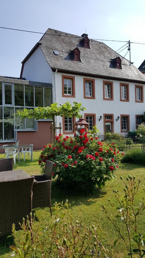Ferienwohnung Altes Pfarrhaus Mit Flair Und Moselblick Браунеберг Экстерьер фото