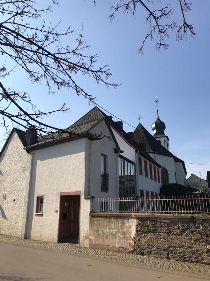Ferienwohnung Altes Pfarrhaus Mit Flair Und Moselblick Браунеберг Экстерьер фото