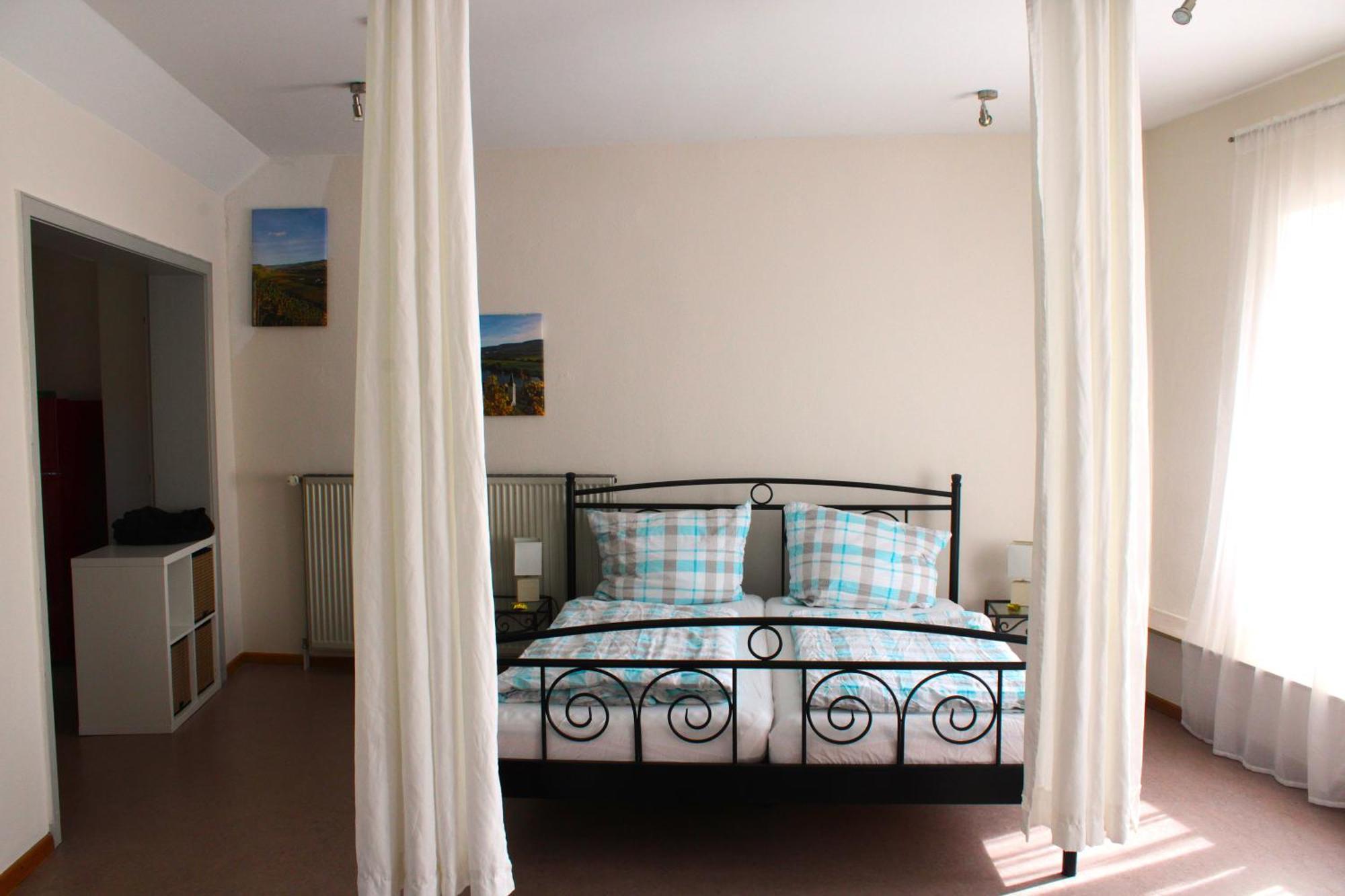 Ferienwohnung Altes Pfarrhaus Mit Flair Und Moselblick Браунеберг Экстерьер фото